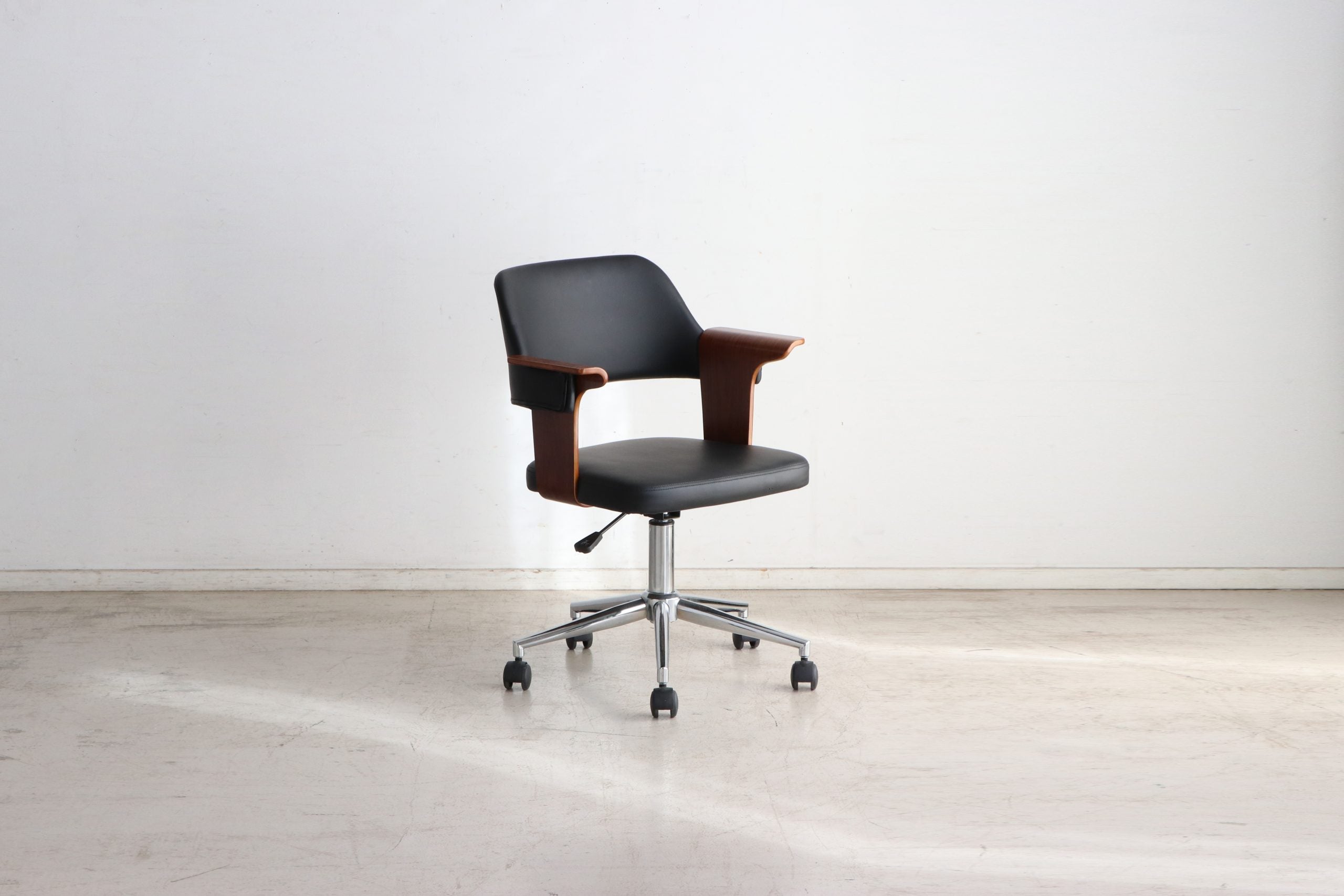 エイル オフィスチェア