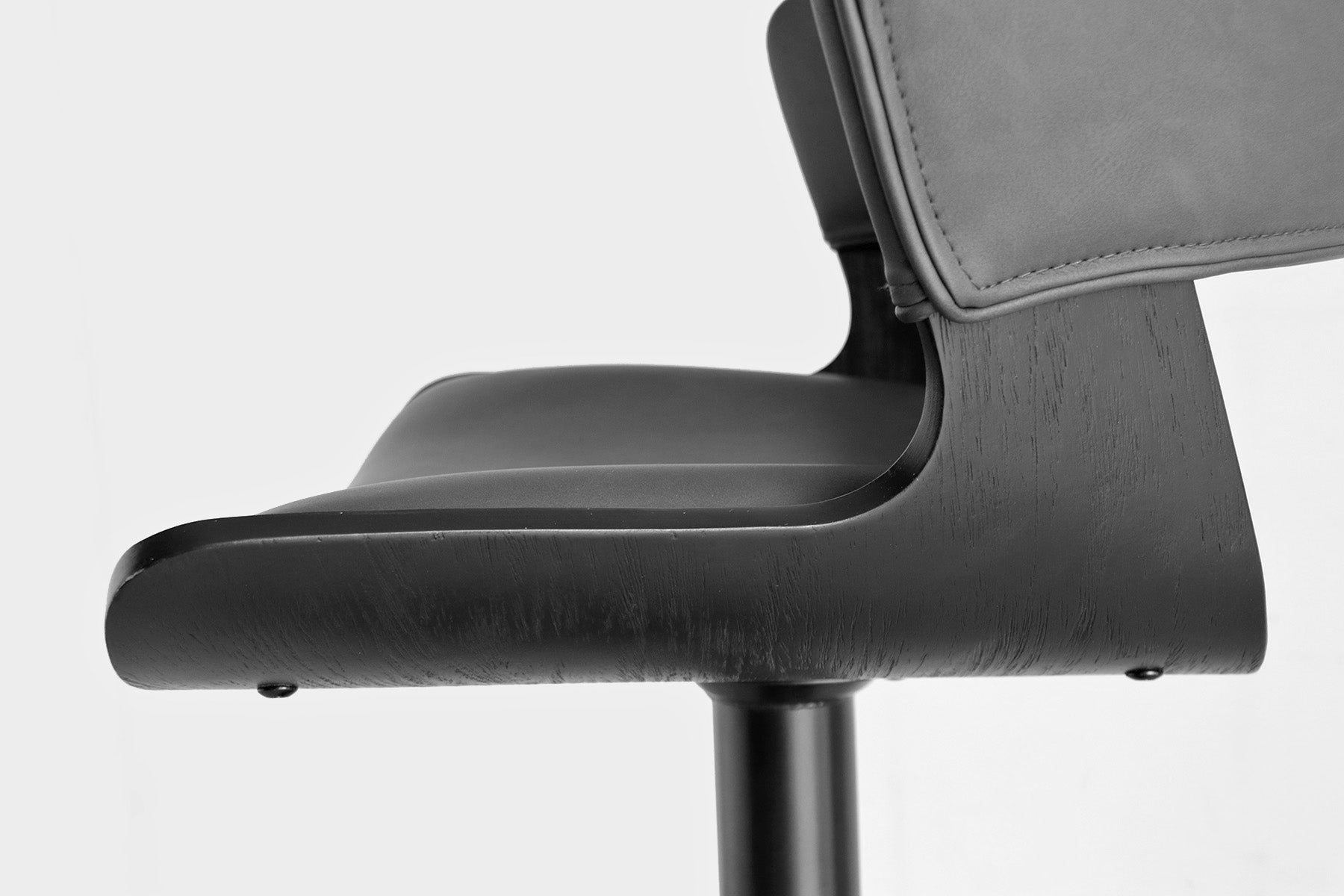 ルシア バーチェア