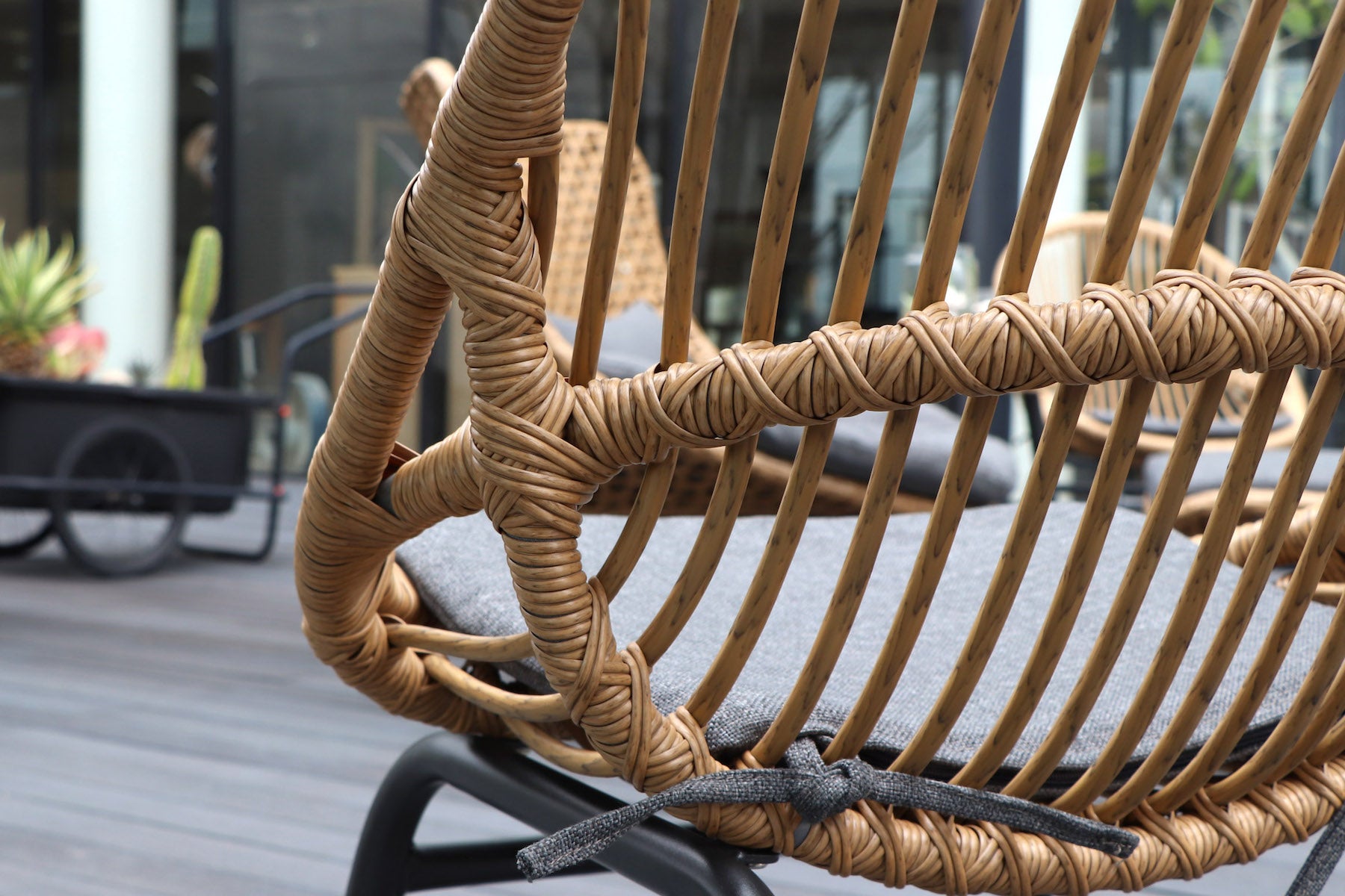 リゾネア オーバルチェア