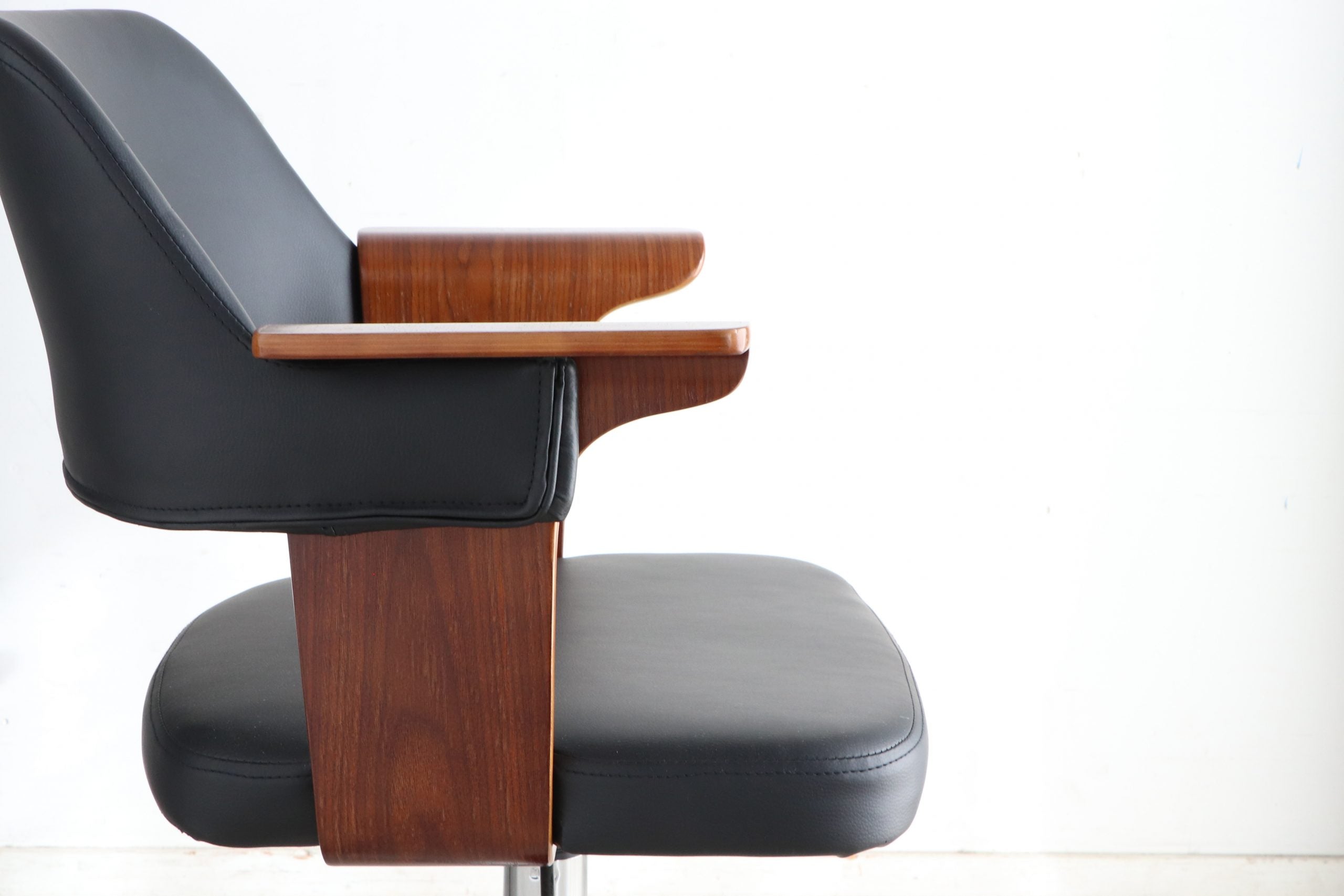 エイル オフィスチェア