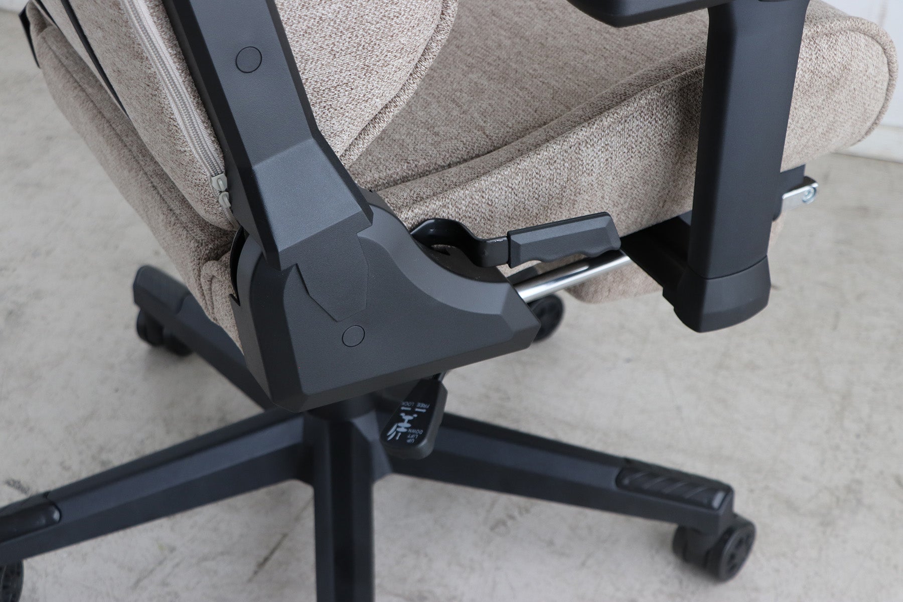 SeAGA-04 ゲーミングチェア