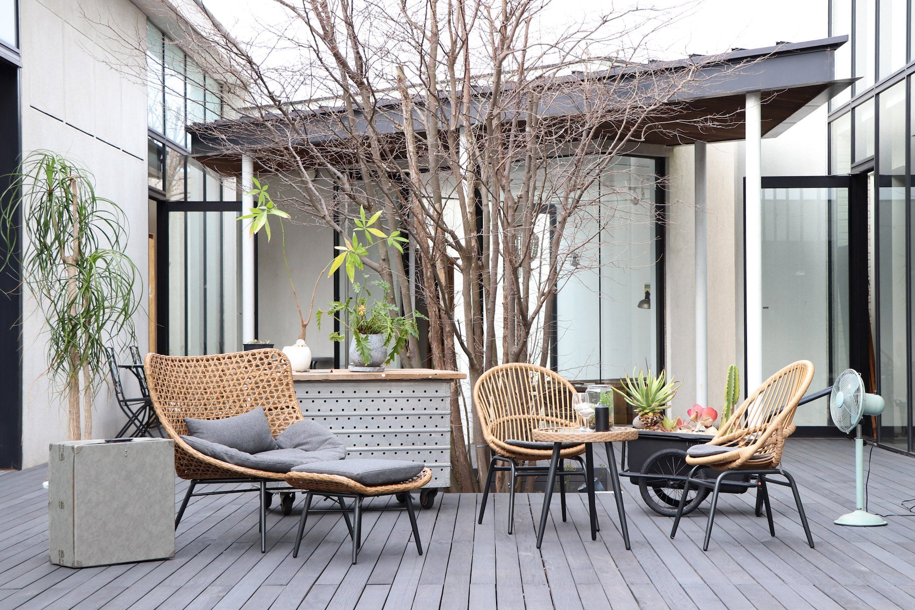 リゾネア パーソナルチェア オットマン付き