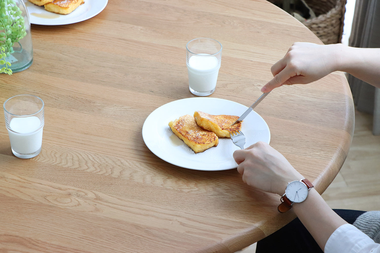 シーナ 110円形ダイニングテーブル