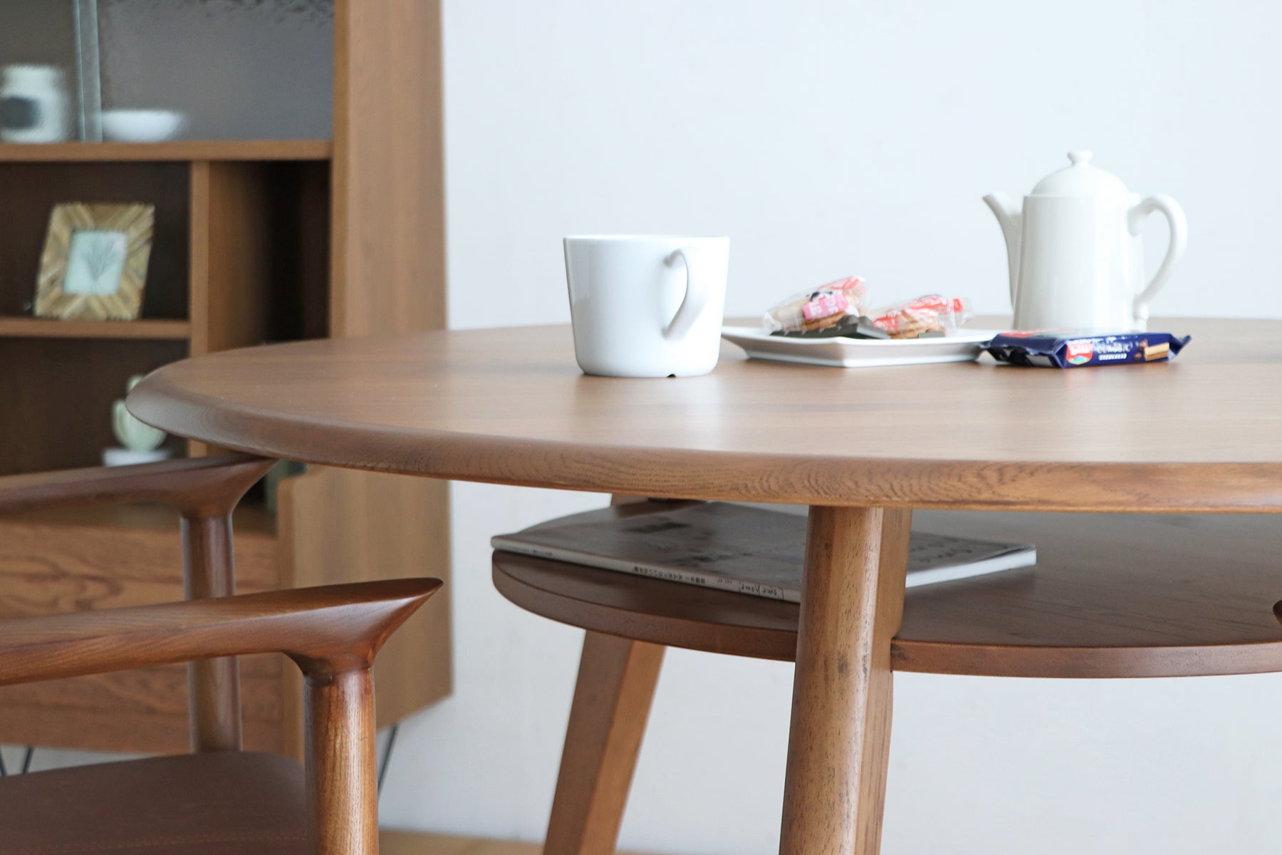 リガラ 110円形ダイニングテーブル