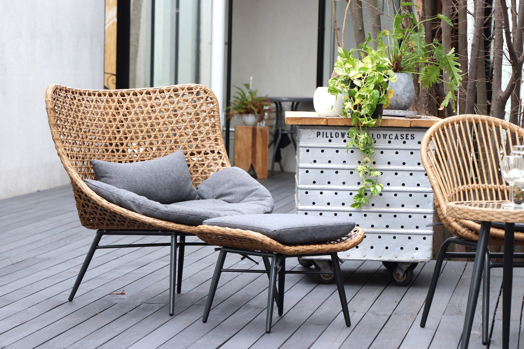 リゾネア パーソナルチェア オットマン付き