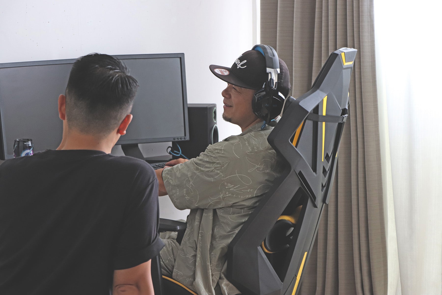 SeAGA-02 ゲーミングチェア