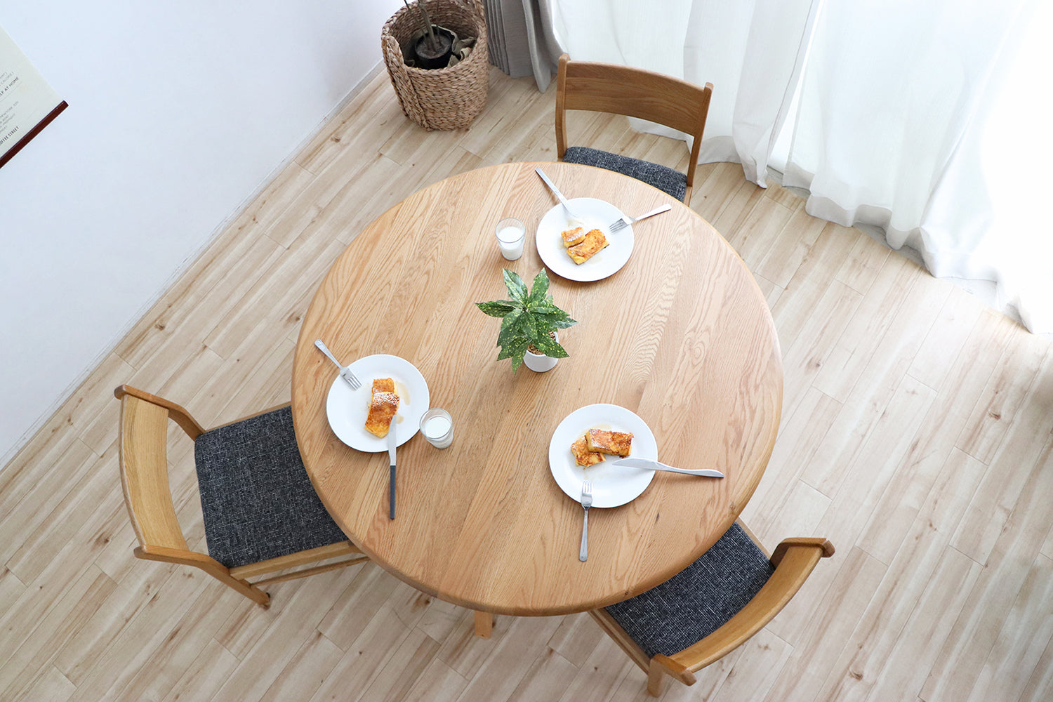 シーナ 110円形ダイニングテーブル