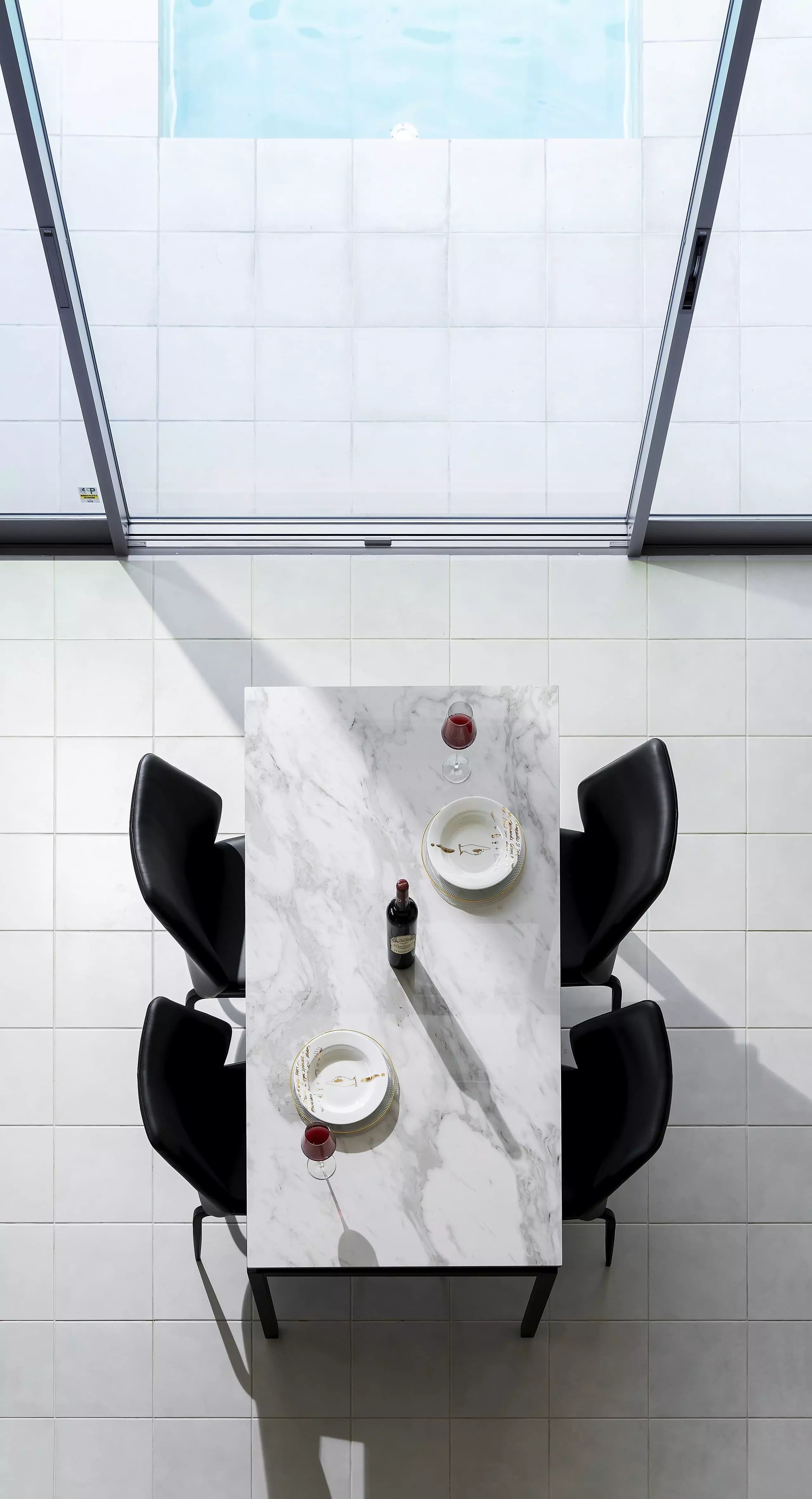 ラマ ダイニングテーブル