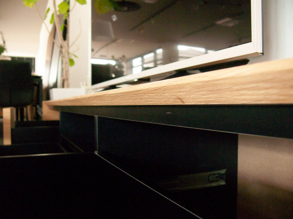 クィル TVボード