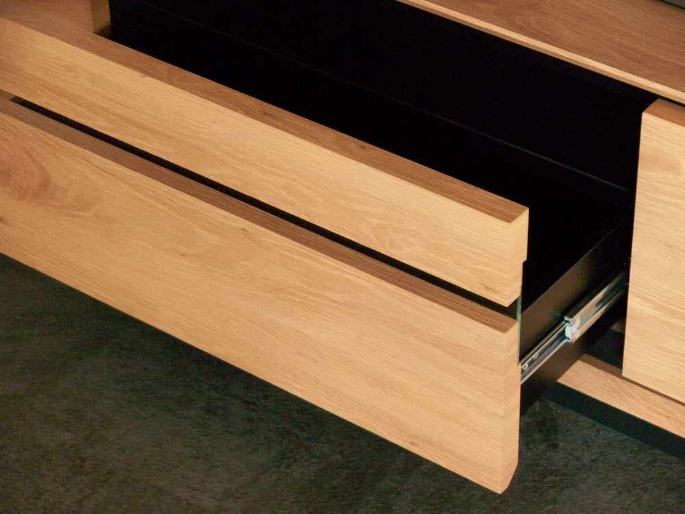 クィル TVボード