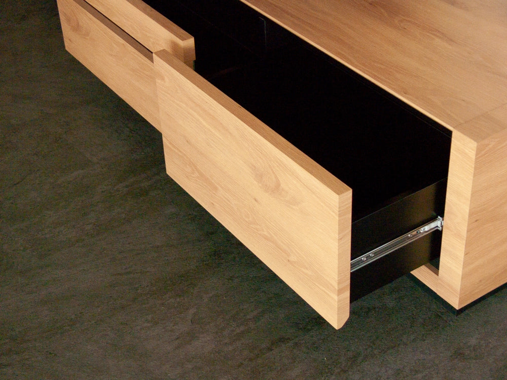 クィル TVボード